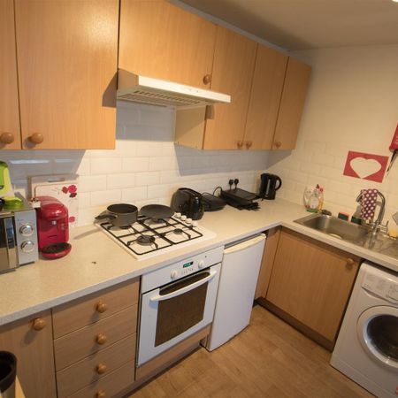 5 bedroom apartment to rent - Photo 4