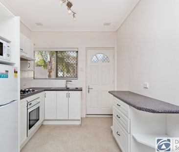 BEAUTIFULLY RENOVATED APARTMENT IN PRIME LOCATION - Photo 5