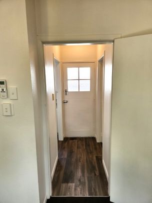Step inside this beautifully recently renovated one-bedroom unit featuring new carpet, fresh paint, and new vinyl flooring throughout. - Photo 1