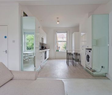 3 bedroom House To Let - Photo 2