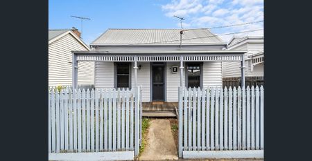 Charming home in the heart of West - Photo 2