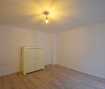 Ruim appartement gelegen op de Markt van Eeklo! - Foto 3