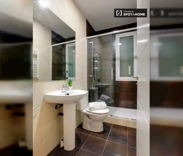 Room in a shared 6-bedroom apartment for rent in Ibiza, Madrid, professionals and students only, no couples. - Foto 6