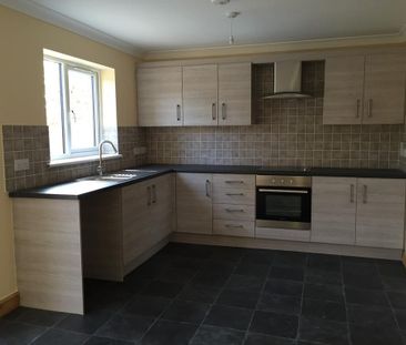 3 bedroom semi-detached house to rent - Photo 2