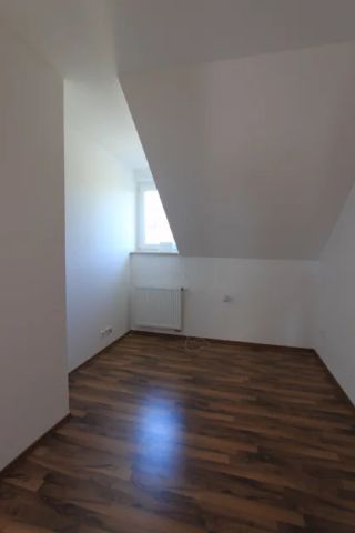 Sehr Schöne 3.5 Zimmer Dachgeschoß Wohnung mit Dachterrasse - Photo 5