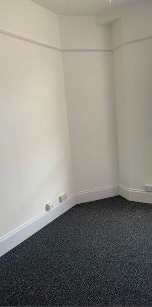 Studio Flat, St. Aubyns, BN3 - Photo 1