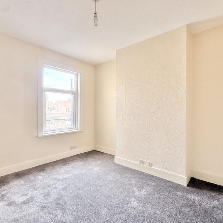 1 bed Flat Stromness Road, SS2 - Photo 1