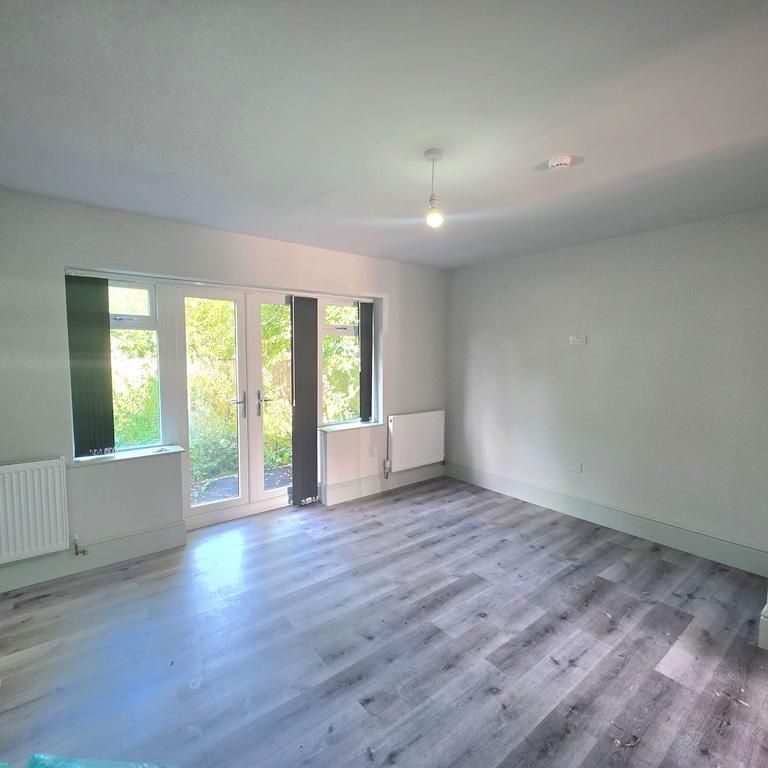 3 bedroom semi-detached house to rent - Photo 1