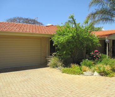 Three Bedroom Villa in a Small Complex - Photo 5