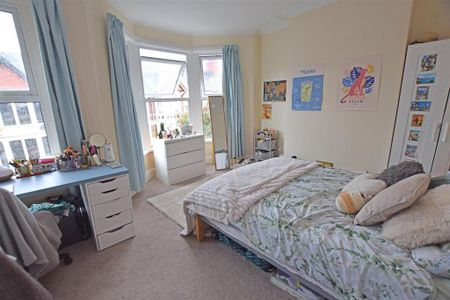 4 bedroom terraced house to rent - Photo 3