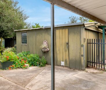 Renovated 3 bedroom home - Photo 6