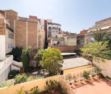 Carrer de la Mare de Déu del Carmel, Barcelona, Catalonia 08022 - Photo 3