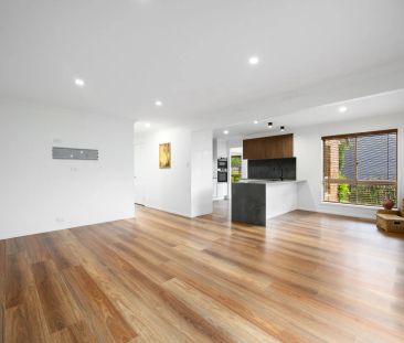 Beautiful 5-bedroom family home with a pool, in a perfect location,... - Photo 3