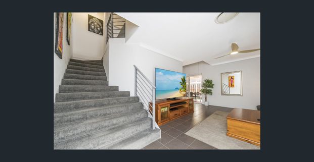 Fully Furnished and Equipped, Three-Bedroom Townhouse in Victoria Park - Photo 1