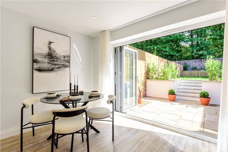 End Of Terrace House to rent - Armstrong Close, Sevenoaks, TN14 - Photo 2