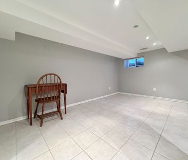 For Lease - 256 Bedford Park Avenue, Toronto, Ontario - Photo 1