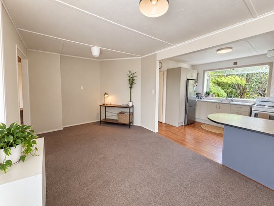 Comfortable Two-Bedroom Home with Study Nook - Photo 1