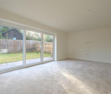 3 bedroom detached house to rent - Photo 2