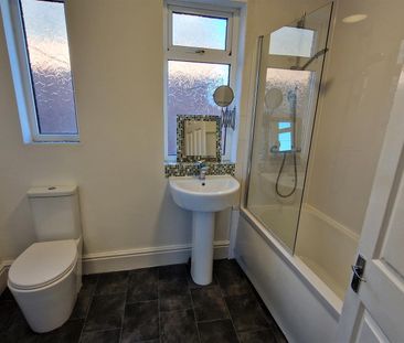 2 bed flat to rent in Whitefield Terrace, Heaton - Photo 2