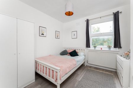 Victorian house in the heart of Wood Green, Zone 3 Room 4 - Photo 2