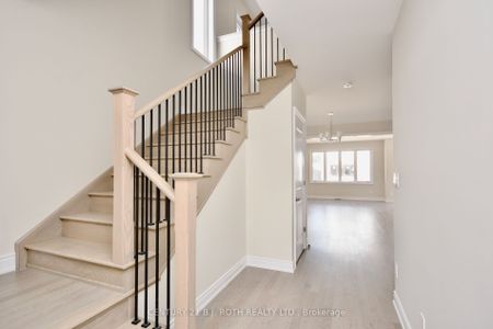 Detached Home For Lease | S8144846 - Photo 2