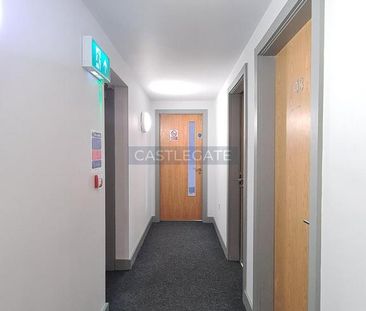 1 bedroom in a flat share to rent - Photo 3