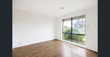 Spacious Family Home in Prime Hoppers Crossing Location - Photo 2