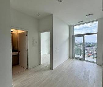 BRAND NEW 1 BED LUXURIOUS CONDO PARKING AND LOCKER INCLD - Photo 1