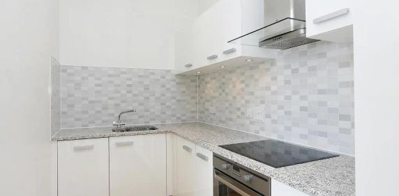 1 bedroom flat in Covent Garden - Photo 2