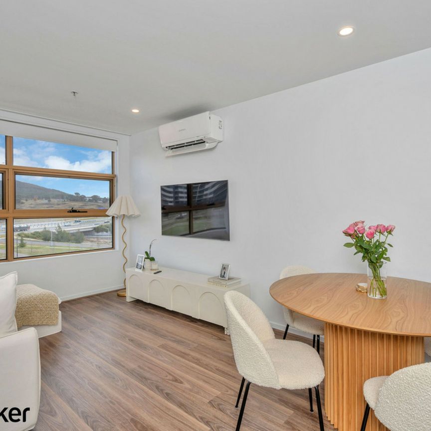 Pretty as a picture - Photo 1