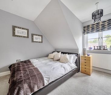Top floor of town house - Photo 1