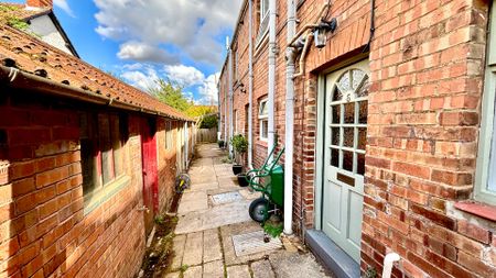 Trull, Taunton - Photo 5