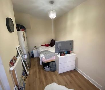 4 bedroom private hall to rent - Photo 4