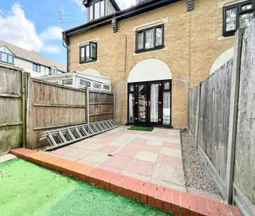 Kestrel Close, London, NW9 - Photo 1
