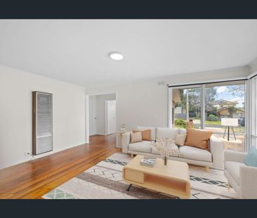 BEAUTIFULLY RENOVATED FAMILY HOME IN A CONVENIENT LOCATION! - Photo 4