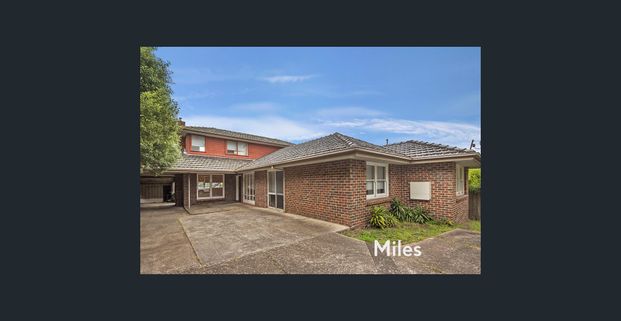 LARGE FAMILY HOME - Photo 1