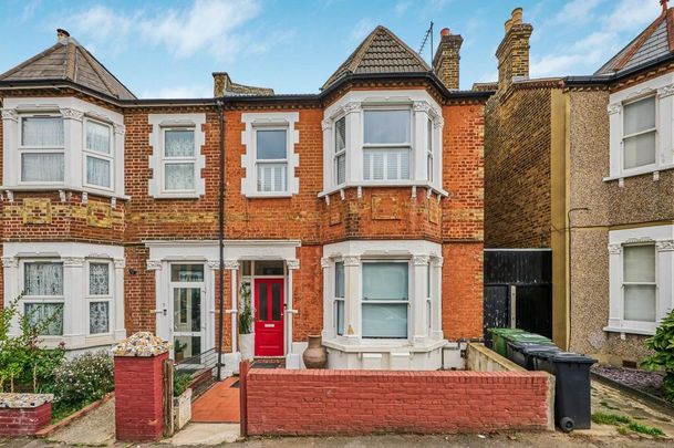 3 bedroom flat to rent - Photo 1