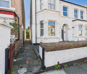 1 bedroom flat to rent - Photo 6