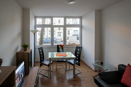 Ihre flexible und möblierte Wohnlösung mit Balkon in perfekter Lage! - Photo 2