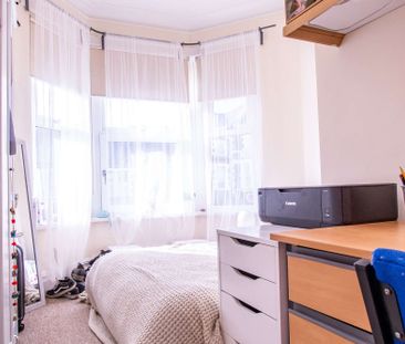 Perfect location for students at the Heath - Photo 5