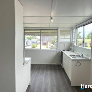 1 Bedroom Apartment - Central Location! - Photo 3