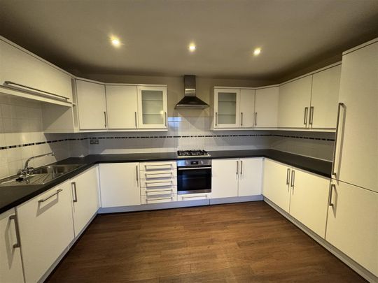 2 Bedroom Flat - Photo 1