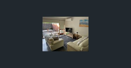 FULLY FURNISHED & Self Contained 3 Bedroom Townhouse - Photo 3