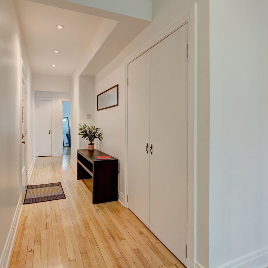 Condo for rent, Mont-Royal - Photo 1