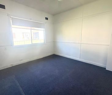 3 Bedrooms in the heart of town - Photo 6