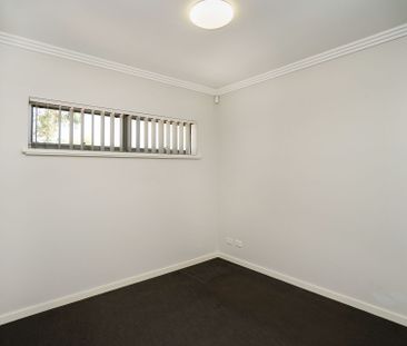 Modern Two Bedroom Apartment - Photo 1