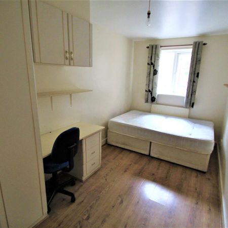 2 Bed Flat, Pennington Court, LS6 - Photo 3