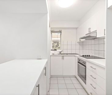 3/62 Shadforth Street, Wiley Park NSW 2195 - Townhouse For Rent | D... - Photo 4