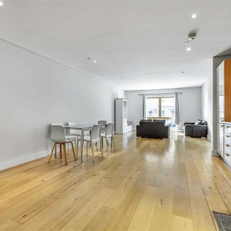 Marina Place, Teddington, KT1 - Photo 1