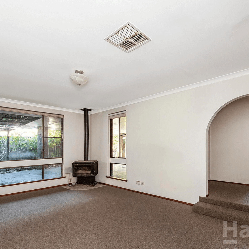 Spacious 4-Bedroom Home with Riverside Views - Photo 1